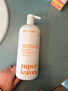 Super Leaves Volume & Shine Conditioner — White with Orange Text